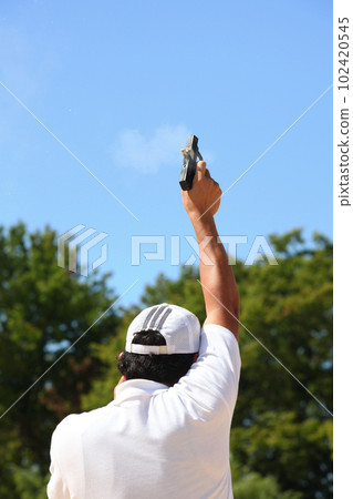 Start with the pistol signal 102420545