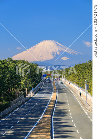 神奈川縣_國道134號線沿著海岸和富士山的風景 神奈川縣_國道134號線沿著海岸和富士山的風景 102421479
