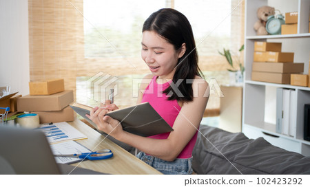 Online selling business, Small business owners are checking inventory in order to prepare them for proper delivery to customers, Online shopping SME entrepreneur, Delivery of goods to consumers. Online selling business, Small business owners are checking inventory in order to prepare them for proper delivery to customers, Online shopping SME entrepreneur, Delivery of goods to consumers. 102423292