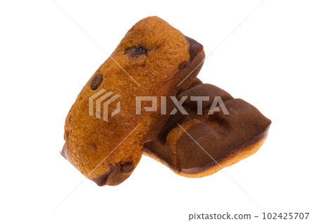 biscuit with chocolate drops isolated 102425707
