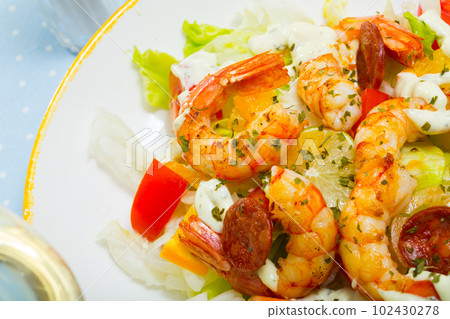Shrimps, chorizo sausages and vegetables 102430278