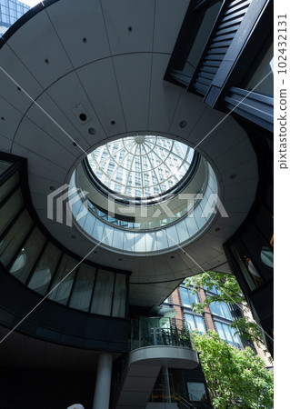 丸之內仲通（丸之內磚瓦廣場周邊/5月） 102432131