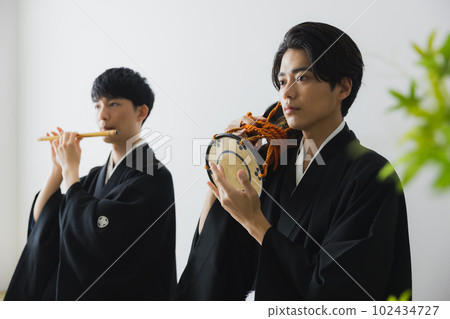 Crested hakama, traditional Japanese musical instrument, hand drum, shinobue Crested hakama, traditional Japanese musical instrument, hand drum, shinobue 102434727
