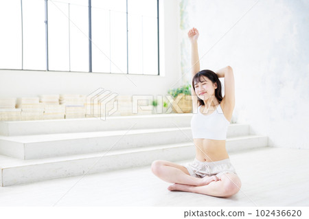 一個小伙子瑜伽 102436620