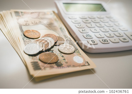 錢和計算器 102436761