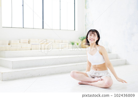 一個小伙子瑜伽 一個小伙子瑜伽 102436809