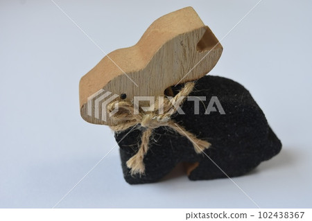 Rabbit wooden toy 102438367
