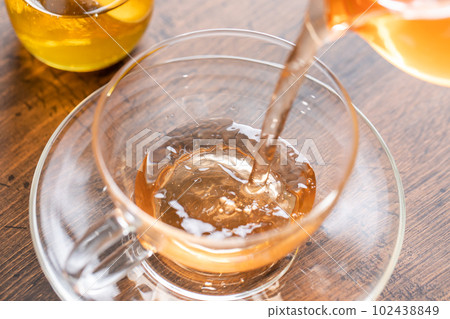 Hand pouring tea honey tea Hand pouring tea honey tea 102438849