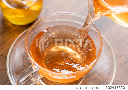 Hand pouring tea honey tea Hand pouring tea honey tea 102438850