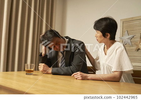 Businessman depressed at home 102442965
