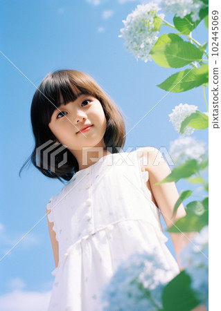 女孩繡球花六月圖像雨季晴天 102445069