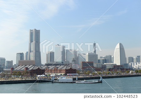 city scenery by the sea 102448523