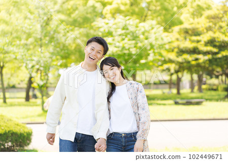 幸福的情侶肖像 幸福的情侶肖像 102449671