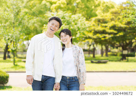 幸福的情侶肖像 幸福的情侶肖像 102449672