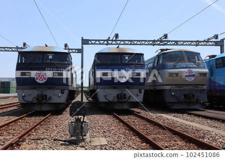 支持貨運的機車 支持貨運的機車 102451086