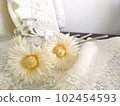 Feminine miscellaneous goods Gerbera glass bottle lace 102454593