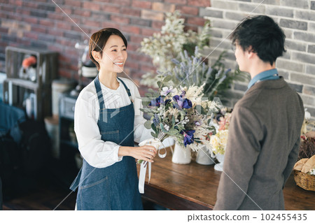 Flower shop female clerk 102455435