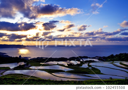 Sunset and rice terraces 102455508