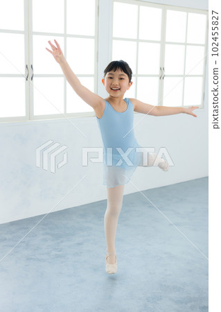 Kids ballet class 102455827