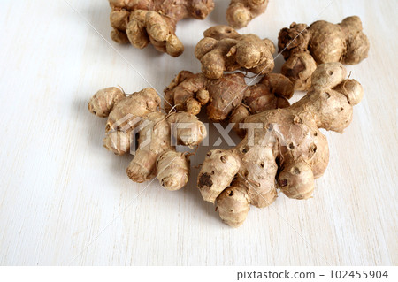 Krachaidam on white wood table Krachaidam on white wood table 102455904