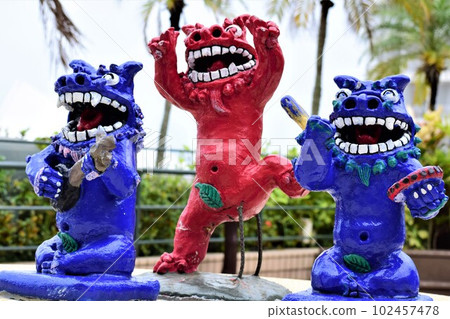 I'm dancing Shisa 102457478