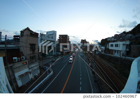 沿著軌道的道路 102460967