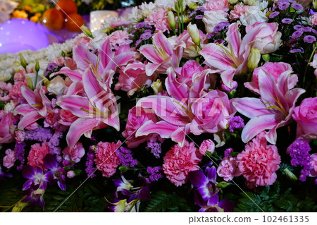 Fashionable flower altar 102461335
