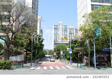 Streetscape of Dongbu Ichon-dong, a Japanese town in Seoul, South Korea 102465052