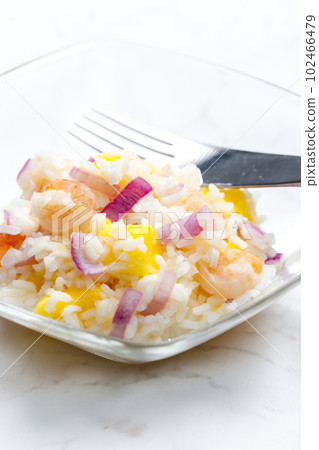 rice salad with shrimps, red onion and yellow pepper 102466479