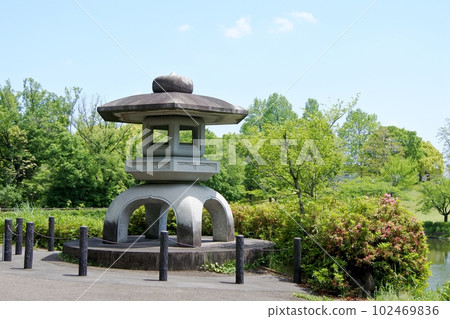Oishi lantern beside the walking path in Aichi Kenko no Mori Park 102469836