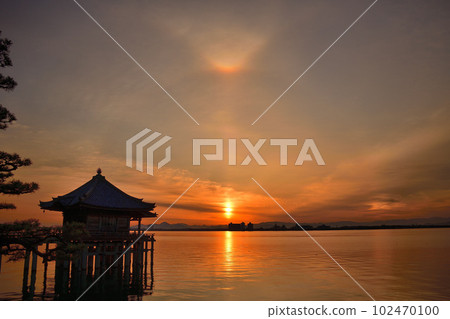 Dawn of the floating place 102470100