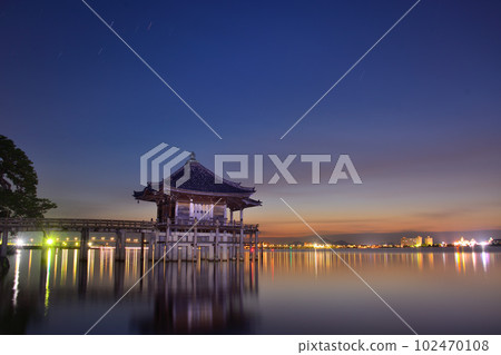 Dawn of the floating place 102470108