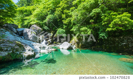 Yasui Valley (Niyodo Blue): Arao Valley Yasui Valley (Niyodo Blue): Arao Valley 102470828