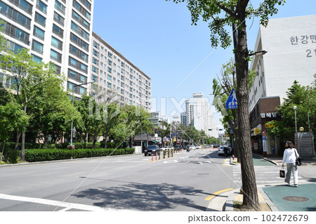 Streetscape of Dongbu Ichon-dong, a Japanese town in Seoul, South Korea Streetscape of Dongbu Ichon-dong, a Japanese town in Seoul, South Korea 102472679
