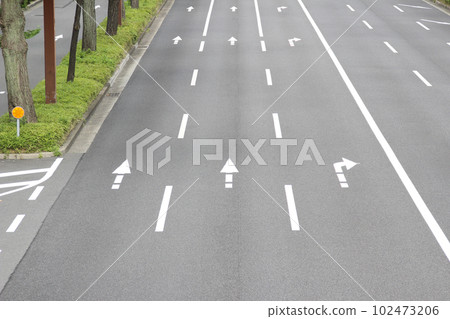 3 lane road 3 lane road 102473206