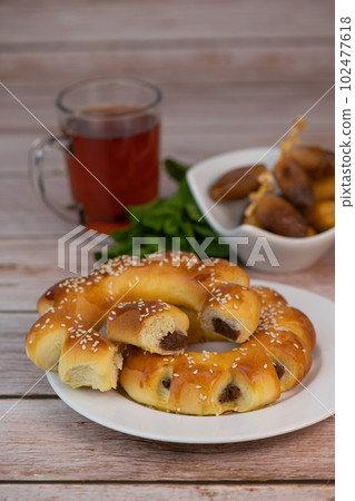 Recipe Maarouk of Aleppo, soft brioche with date paste Recipe Maarouk of Aleppo, soft brioche with date paste 102477618