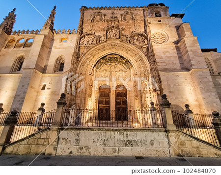 Aranda de Duero church facade view, Spanish landmark 102484070