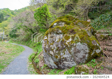 Eye washing stone Managuishi Mitake Shrine approach Eye washing stone Managuishi Mitake Shrine approach 102484524
