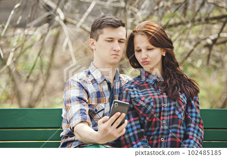 Young couple 102485185