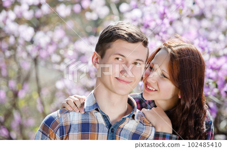 Young happy love 102485410