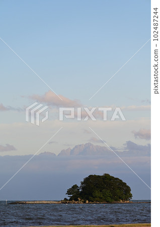 富山縣冰見市空島和立山山脈 富山縣冰見市空島和立山山脈 102487244