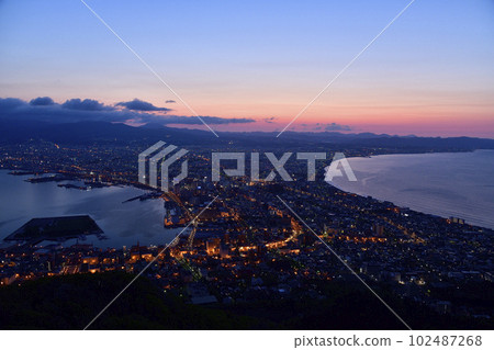 Photographing the night view before sunrise from Mt. Hakodate in Hakodate, Hokkaido in spring Photographing the night view before sunrise from Mt. Hakodate in Hakodate, Hokkaido in spring 102487268