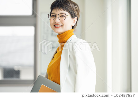 清爽職業女性寫真 102487657