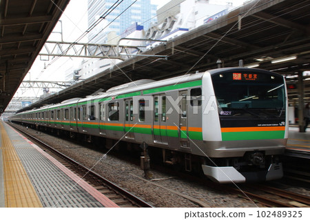 JS] Shonan-Shinjuku Line E233 Series (Rapid: - Stock Photo