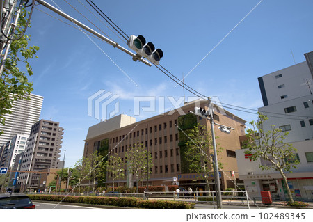 東京都中央區月島市民中心沿清澄通的風景 102489345