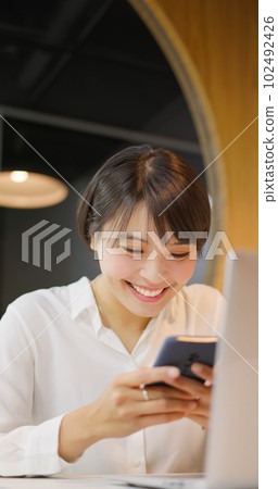asian happy businesswoman working 102492426