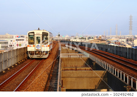 Local line with high standard and elevated double track structure (Johoku Line Otai Station) Local line with high standard and elevated double track structure (Johoku Line Otai Station) 102492462
