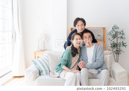 Son and parent (family, family, care) 102493291