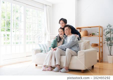 Son and parent (family, family, care) 102493292