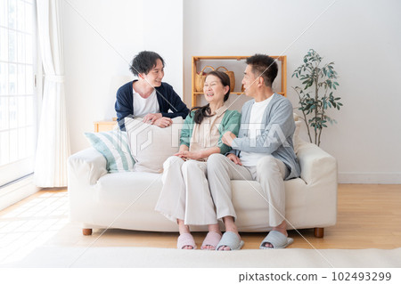 Son and parent (family, family, care) 102493299